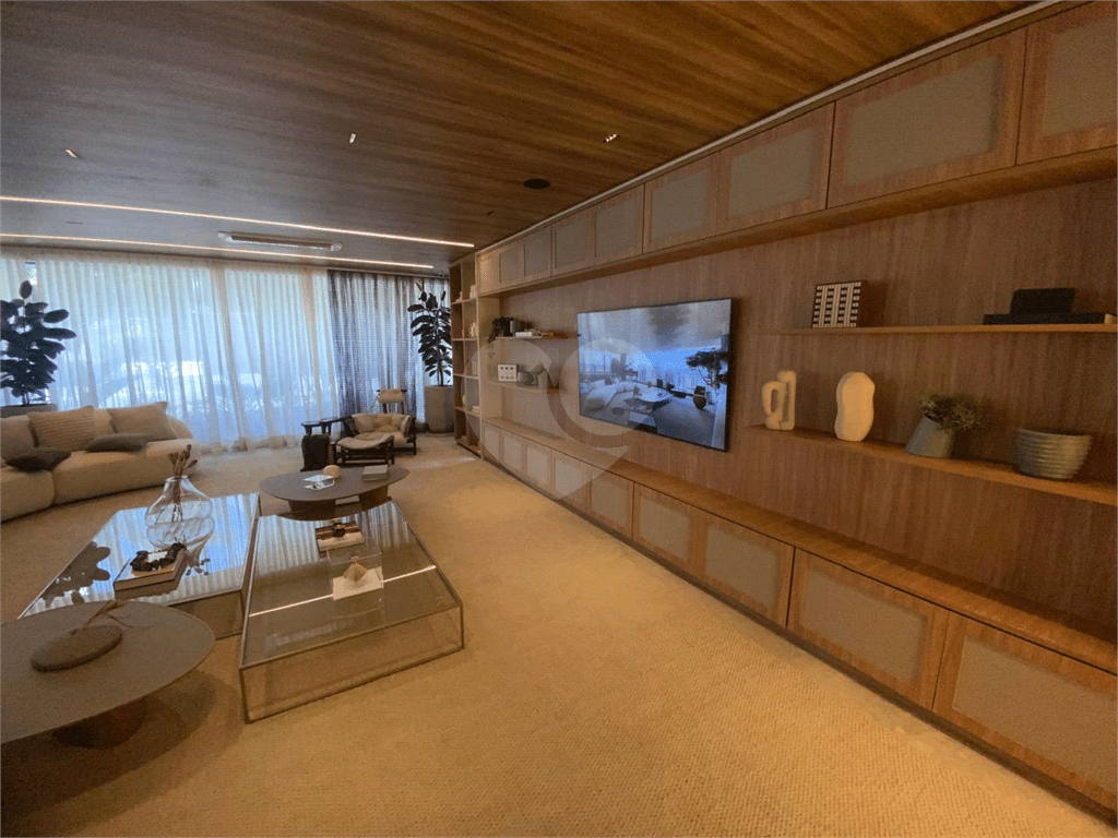 Apartamento com 4 quartos à venda em Moema - SP
