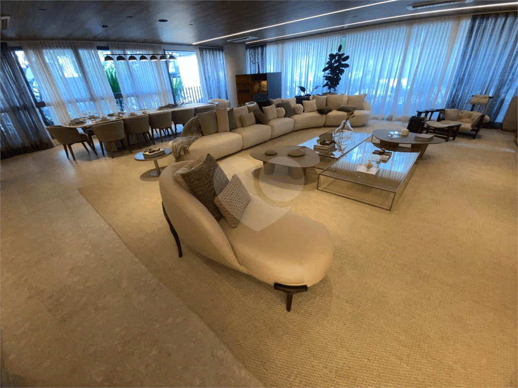 Apartamento com 4 quartos à venda em Moema - SP