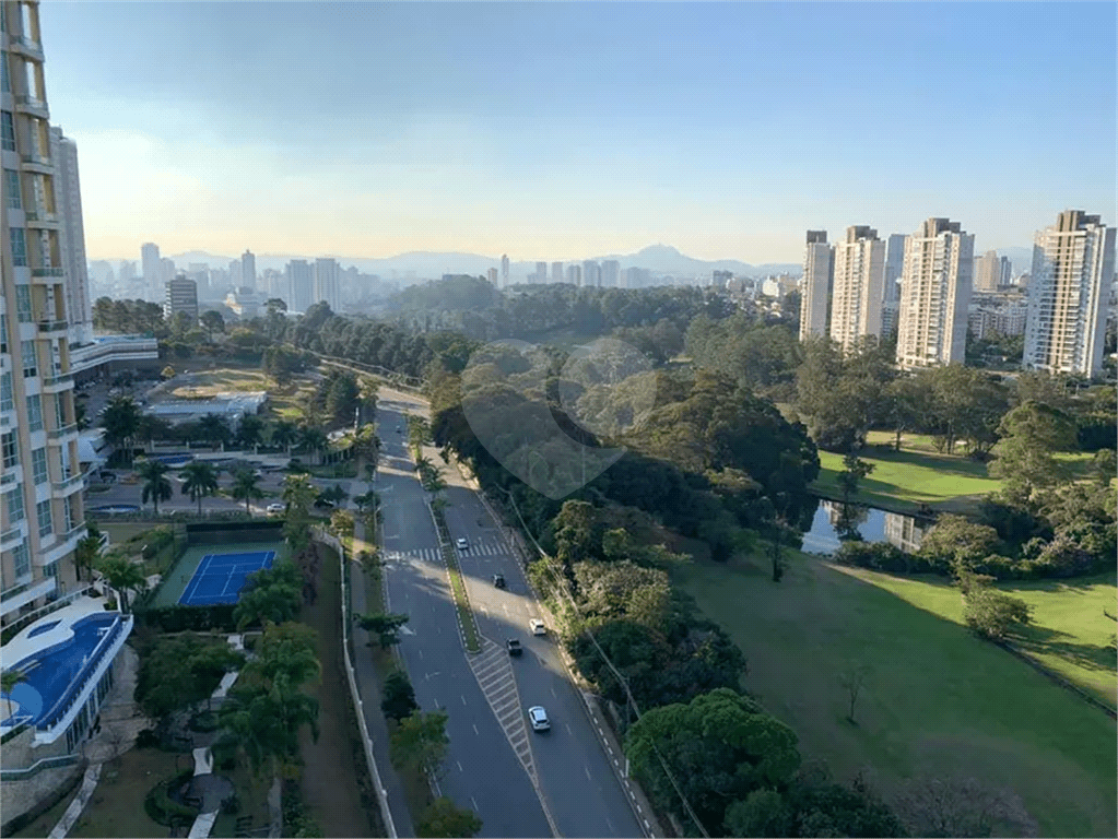 Apartamento com 4 quartos à venda em Moema - SP