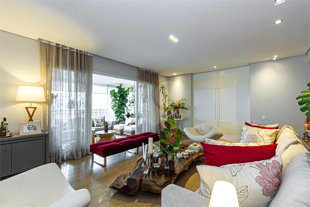 Apartamento com 4 quartos para locação em Indianópolis - SP