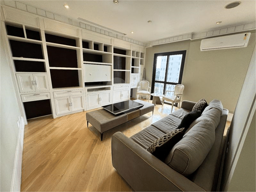 Apartamento com 4 quartos à venda em Moema - SP