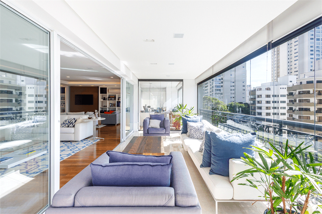 Apartamento com 3 quartos à venda em Campo belo - SP
