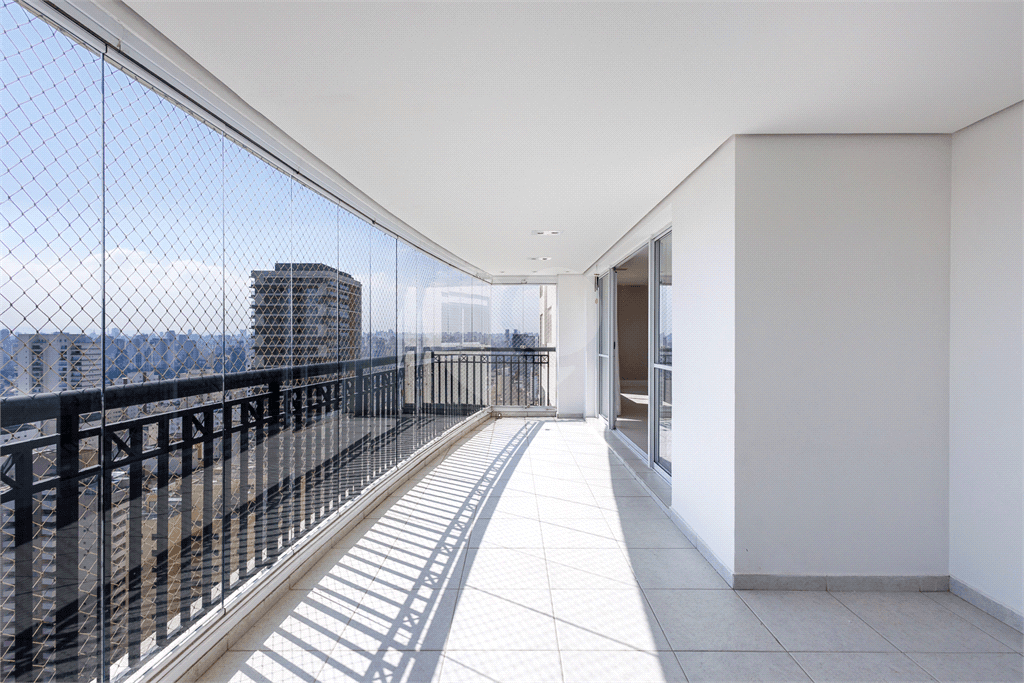 Apartamento com 4 quartos para locação em Cidade monções - SP