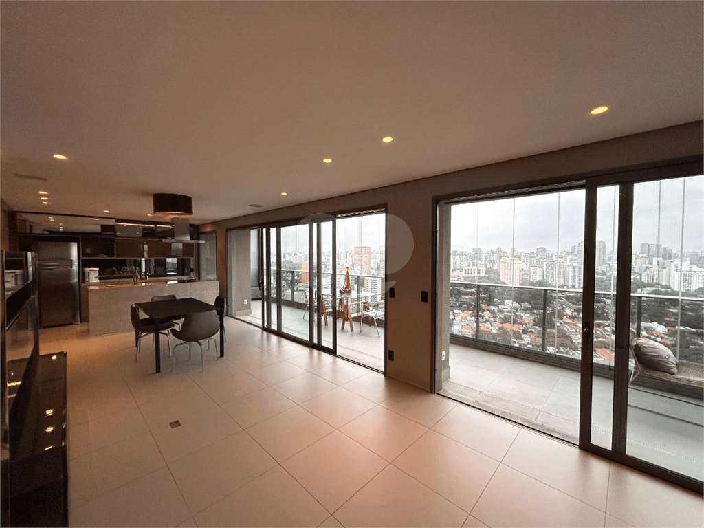 Duplex com 4 quartos à venda em Pinheiros - SP