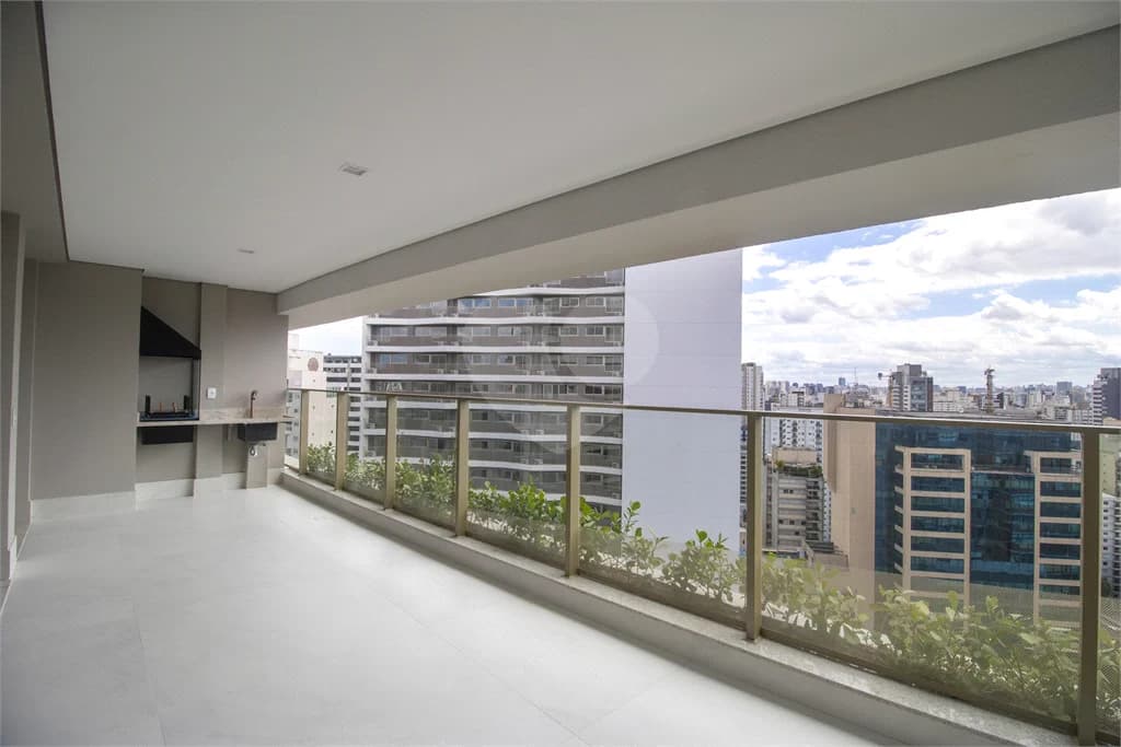 Apartamento com 3 quartos à venda ou para locação em Moema - SP