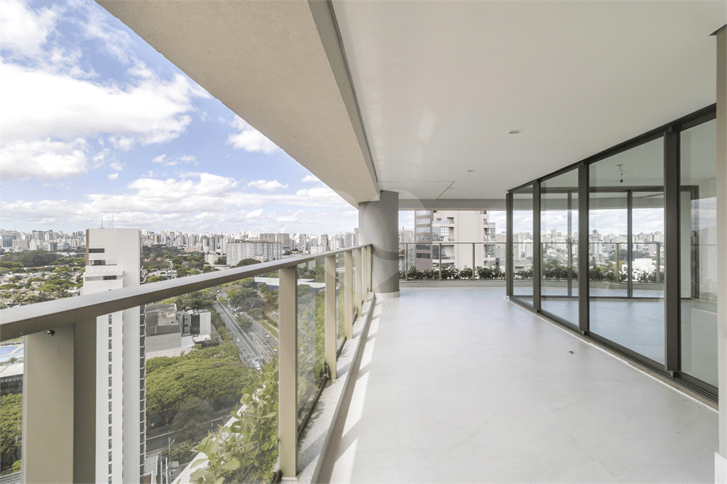 Apartamento com 3 quartos à venda em Moema - SP
