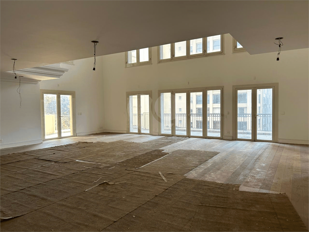 Duplex com 5 quartos à venda em Jardim europa - SP