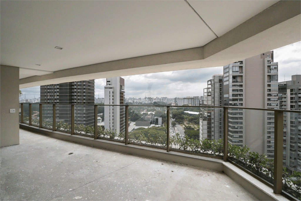 Apartamento com 3 quartos à venda em Moema - SP