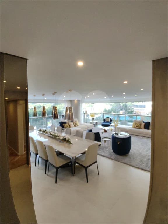 Apartamento com 3 quartos à venda em Moema - SP