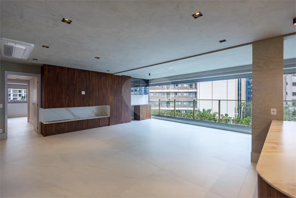 Apartamento com 3 quartos à venda ou para locação em Moema - SP