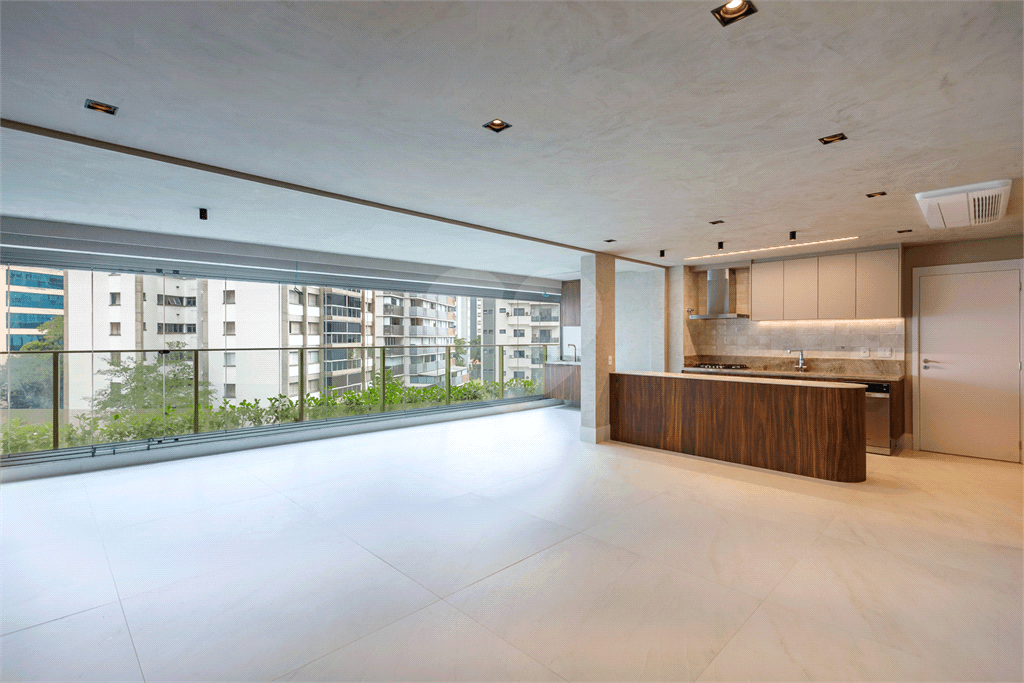 Apartamento com 3 quartos à venda ou para locação em Moema - SP