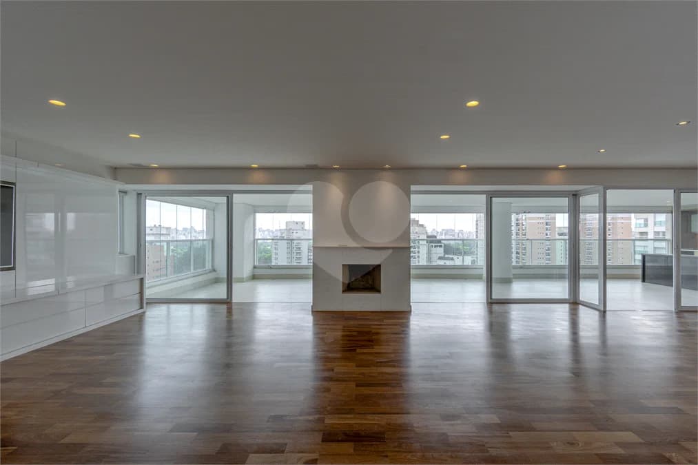 Apartamento com 4 quartos para locação em Vila uberabinha - SP