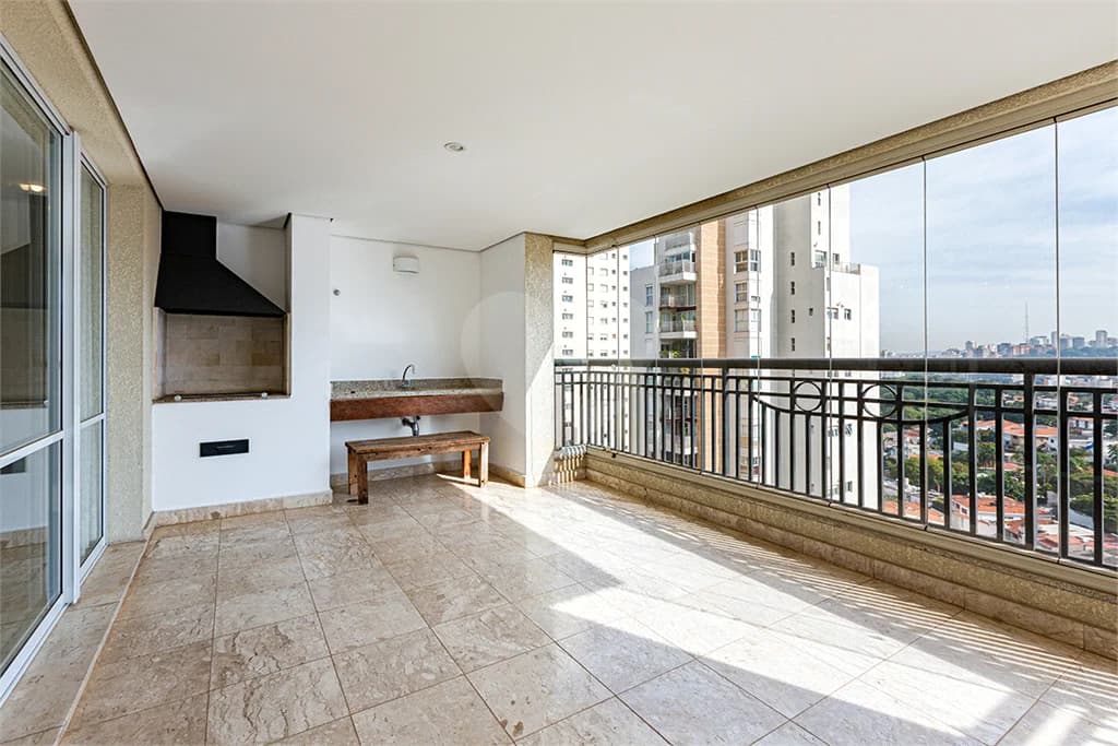 Apartamento com 3 quartos para locação em Vila madalena - SP