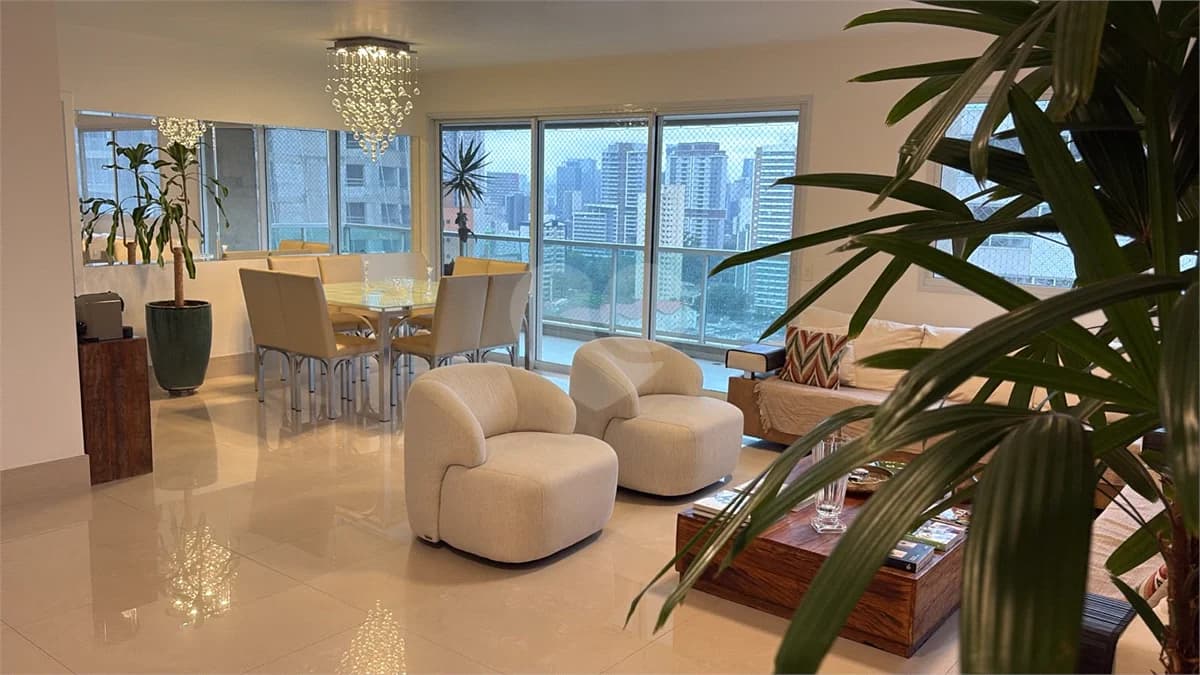 Apartamento com 3 quartos para locação em Cidade monções - SP