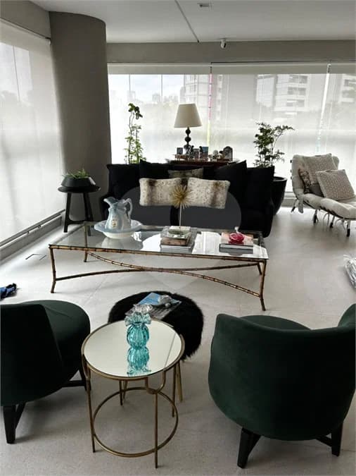 Apartamento com 3 quartos à venda ou para locação em Moema - SP