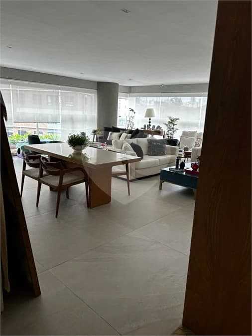 Apartamento com 3 quartos à venda ou para locação em Moema - SP