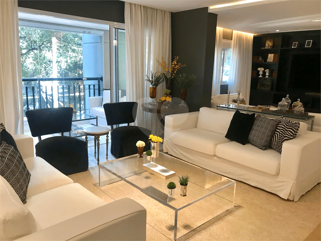Apartamento com 3 quartos à venda ou para locação em Moema - SP