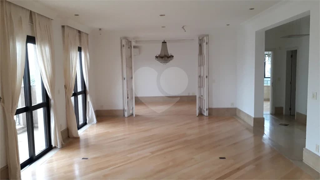 Apartamento com 4 quartos à venda ou para locação em Moema - SP