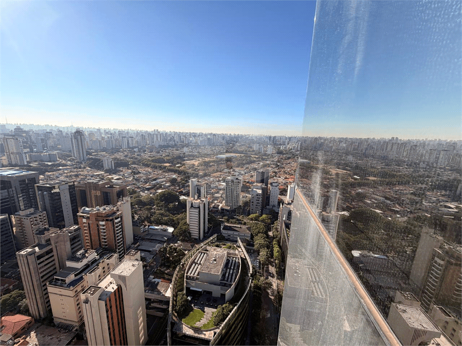 Apartamento com 3 quartos para locação em Cidade monções - SP