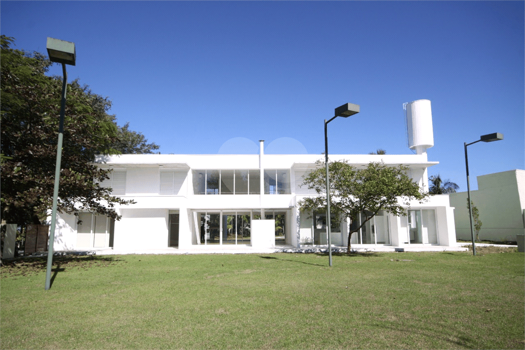 Casa com 4 quartos à venda em Alphaville - SP