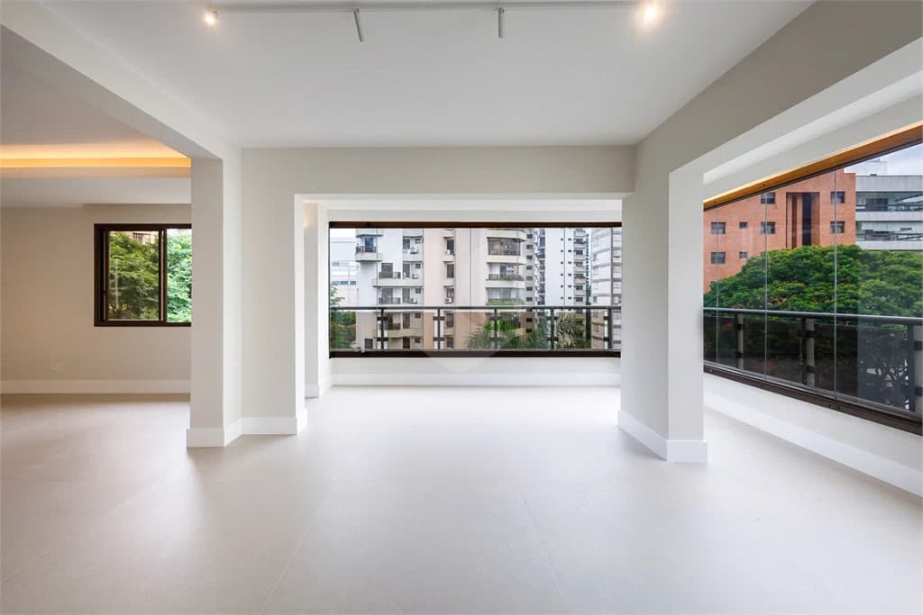 Apartamento com 4 quartos à venda em Moema - SP