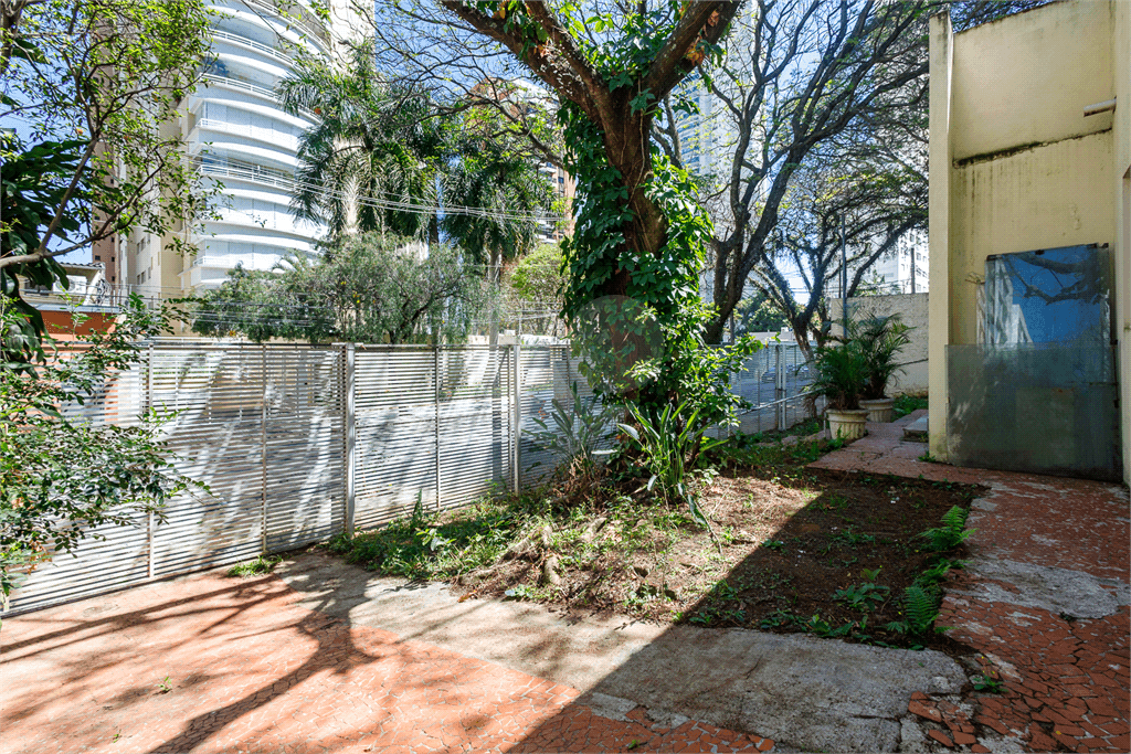 Casa térrea com 2 quartos à venda ou para locação em Paraíso - SP