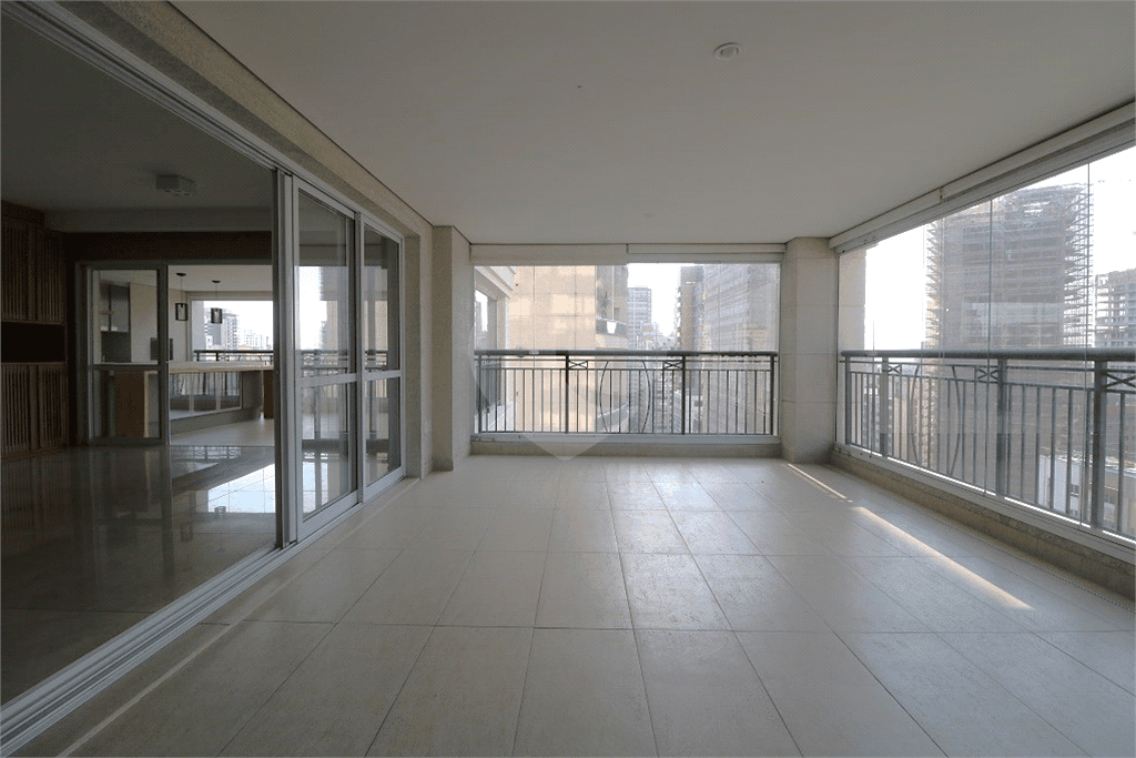 Apartamento com 4 quartos à venda em Moema - SP