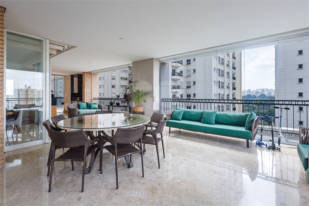 Apartamento com 4 quartos à venda em Moema - SP