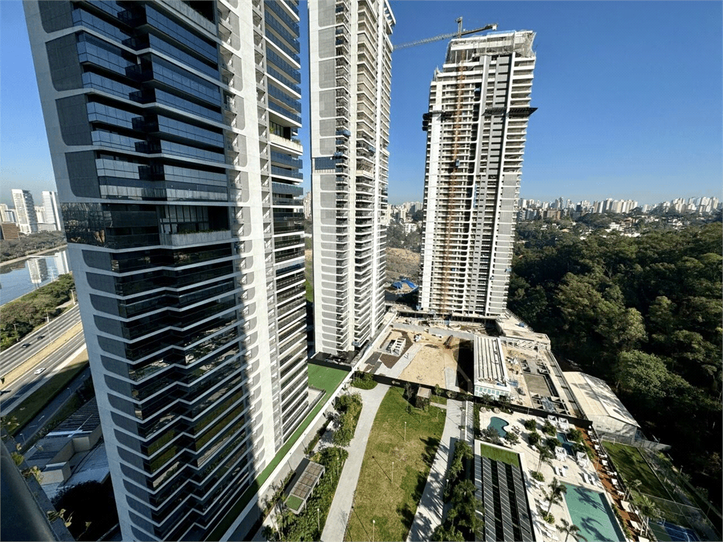 Apartamento com 4 quartos à venda em Jardim fonte do morumbi - SP