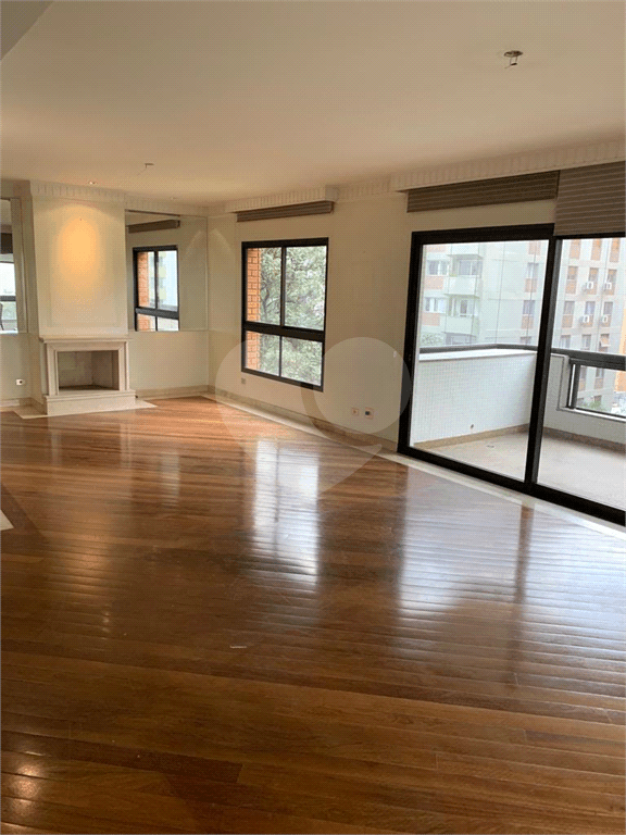 Apartamento com 4 quartos à venda ou para locação em Moema - SP