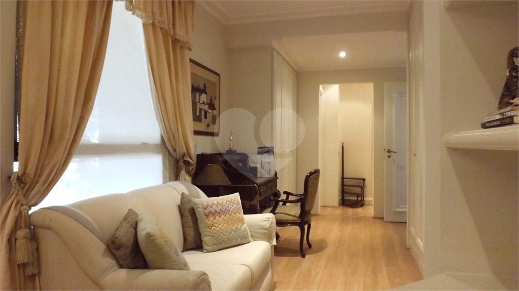 Apartamento com 4 quartos à venda em Moema - SP