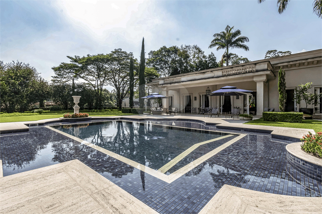 Casa com 6 quartos à venda em Jardim morumbi - SP
