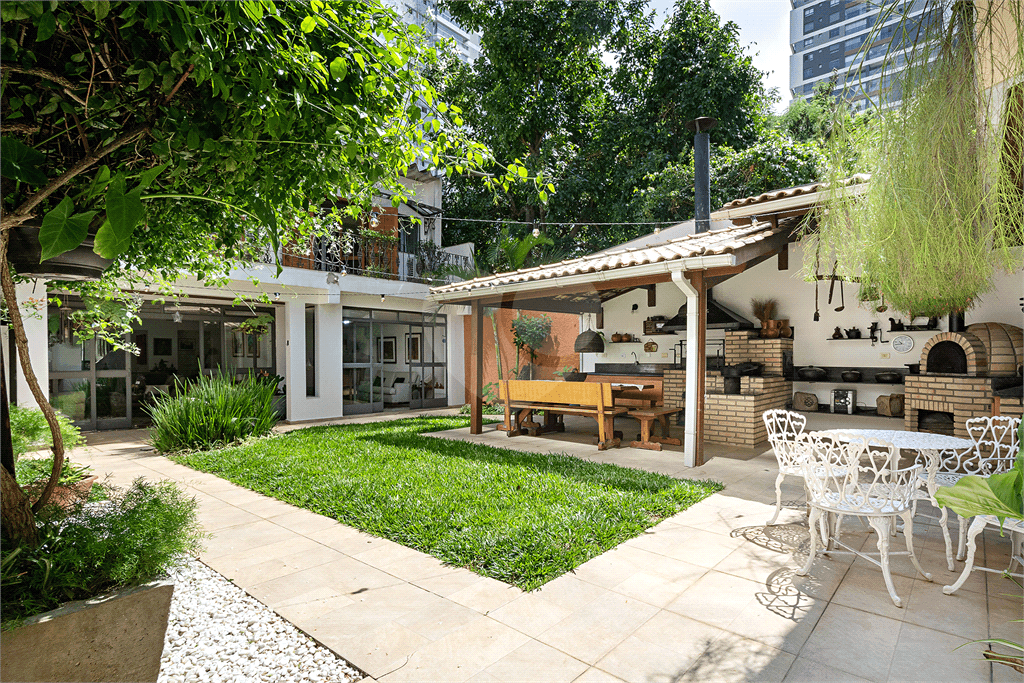 Casa com 5 quartos para locação em Cidade monções - SP