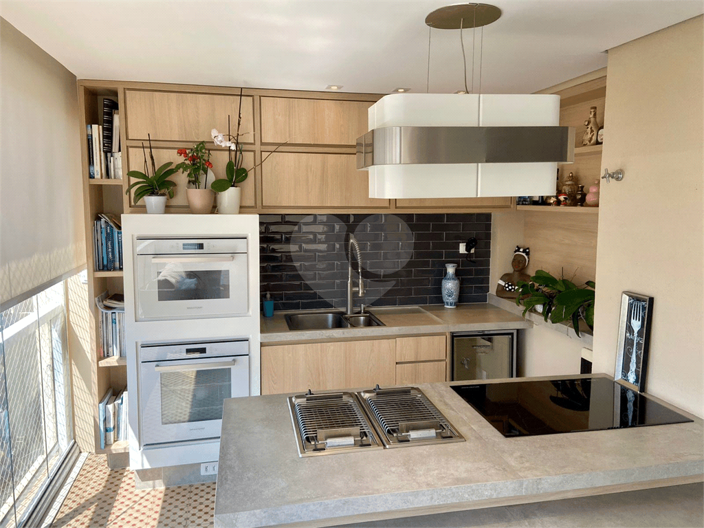 Apartamento com 3 quartos à venda ou para locação em Pinheiros - SP