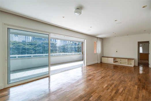 Apartamento com 3 quartos à venda ou para locação em Itaim bibi - SP