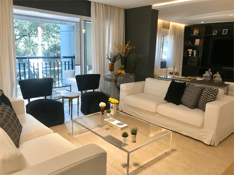 Apartamento com 3 quartos à venda ou para locação em Moema - SP