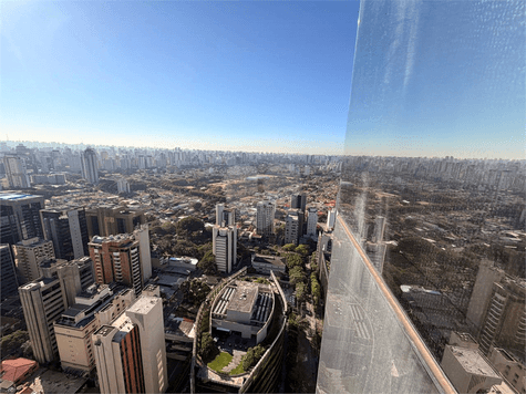Apartamento com 3 quartos para locação em Cidade monções - SP