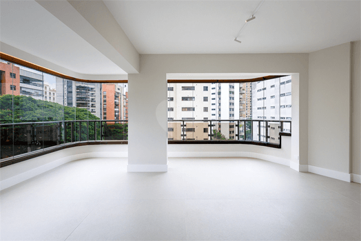 Apartamento com 4 quartos à venda em Moema - SP