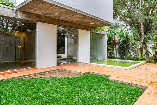 Casa com 4 quartos para locação em Alto de pinheiros - SP