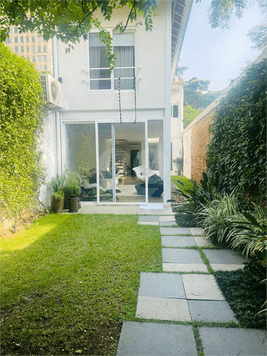 Sobrado com 3 quartos à venda ou para locação em Jardim europa - SP