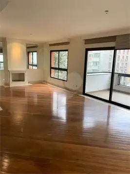 Apartamento com 4 quartos à venda ou para locação em Moema - SP