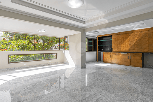 Apartamento com 3 quartos para locação em Moema - SP