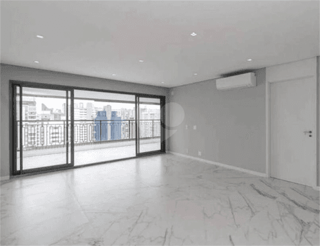 Apartamento com 3 quartos à venda ou para locação em Moema - SP