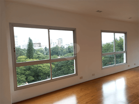 Apartamento com 3 quartos para locação em Jardim europa - SP