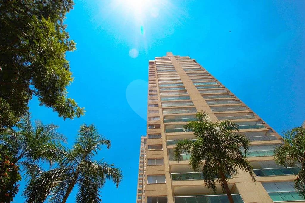 Apartamento com 3 quartos para locação em Cidade monções - SP